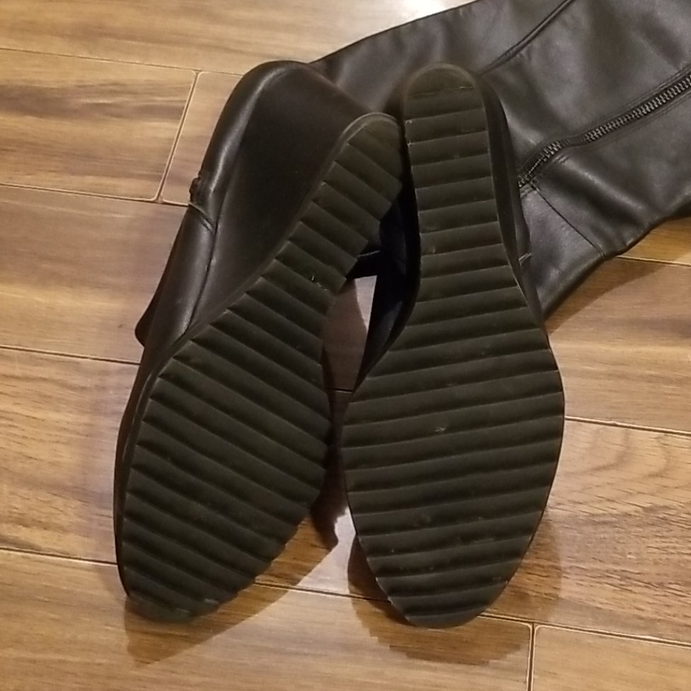 Boots - Picture 3 of 3